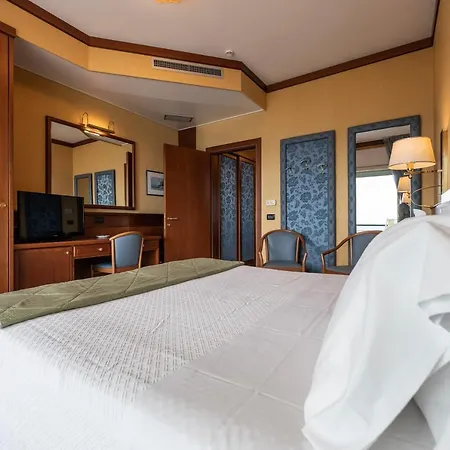 Bellevue Et Mediterranee 4*