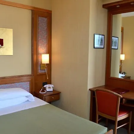 호텔 Bellevue Et Mediterranee 4*