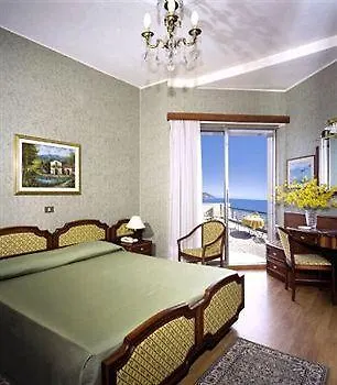 Hotel Bellevue Et Mediterranee 4*