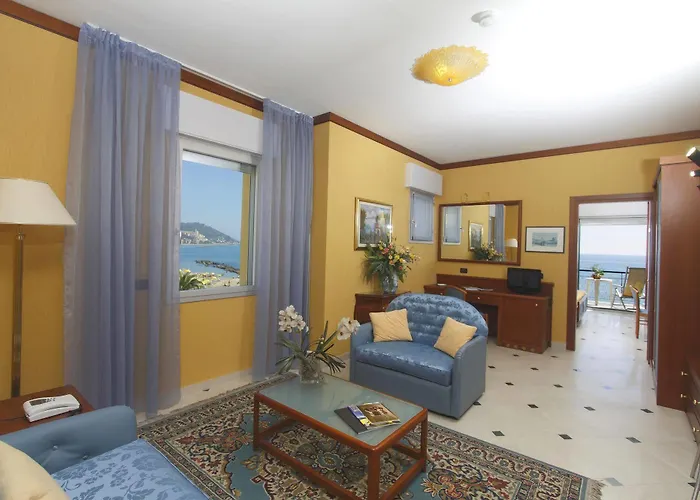 Hotel Bellevue Et Mediterranee 4*