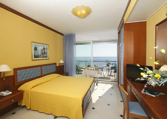 Bellevue Et Mediterranee Hotel 4*