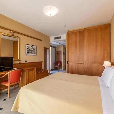 Szálloda Bellevue Et Mediterranee 4*